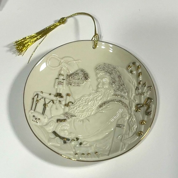 Mikasa FK015/6 20 Magic Santa Christmas Ornament white Porcelain Gold Accents - Picture 3 of 7